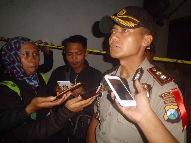 Kapolres Mojokerto Kota AKBP Sigit Dany Setiyono ketika di lokasi. foto: SOFFAN/ BANGSAONLINE